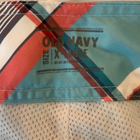 Gently Used Old Navy Men’s swim trunks Size XL - Picture 5 of 7
